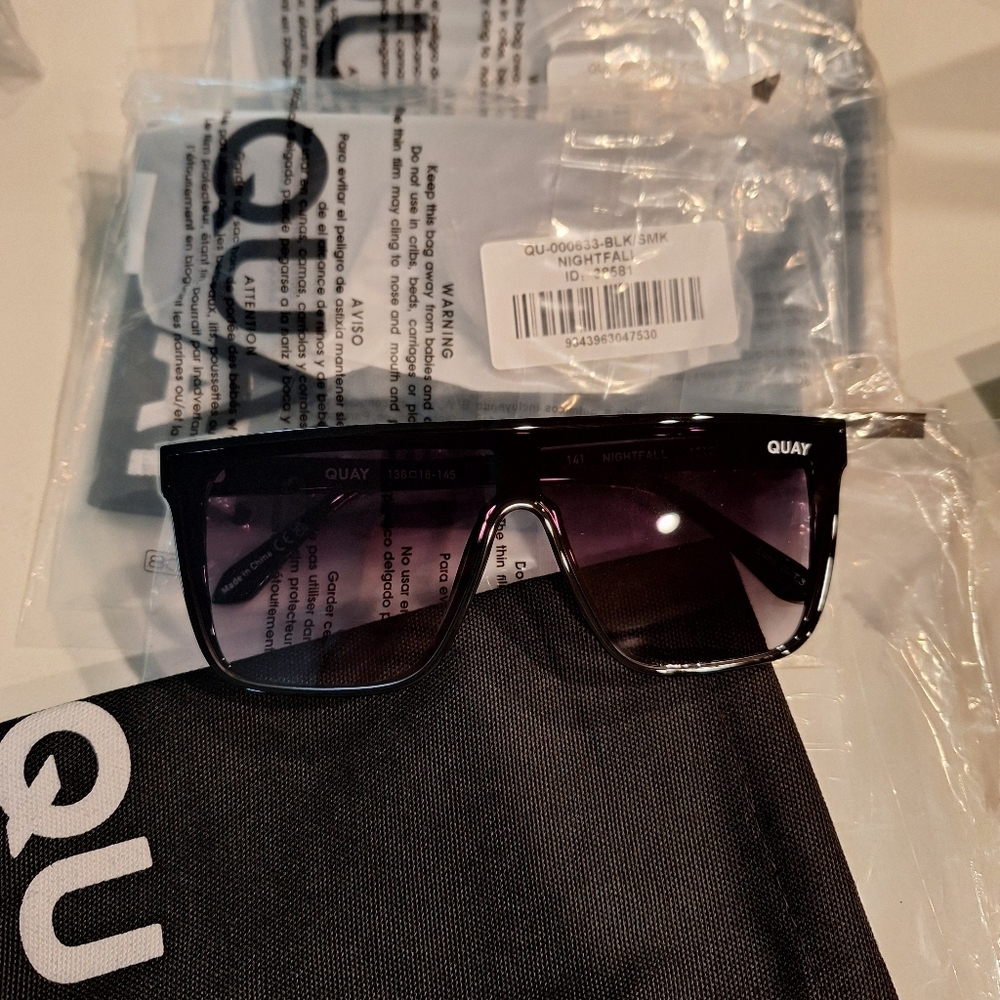 Quay Australia - Nightfall - Bestseller - Black Frame/ Smoke Polarized L… - Picture 10 of 10